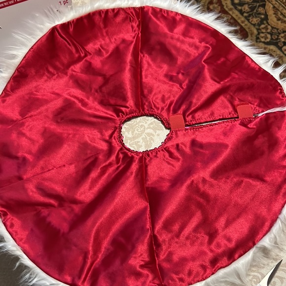 New Table Top Tree Skirt - Picture 6 of 8